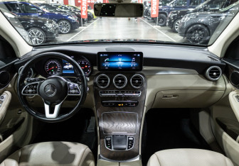 Подержанный автомобиль Mercedes-Benz GLC Coupe 2020 года (13 фото)