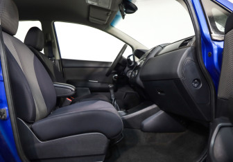 Подержанный автомобиль Nissan Tiida Hatchback 2008 года (16 фото)
