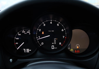 Подержанный автомобиль Porsche Macan 2022 года (7 фото)