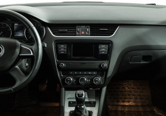 Подержанный автомобиль Skoda Octavia Liftback 2014 года (14 фото)