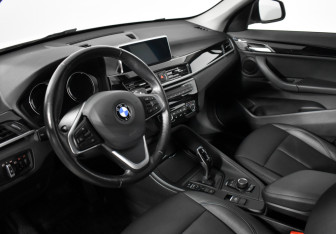 Подержанный автомобиль BMW X1 2021 года (9 фото)