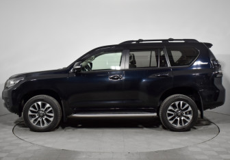 Подержанный автомобиль Toyota Land Cruiser Prado 2022 года (8 фото)