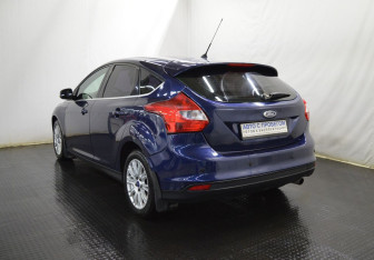 Подержанный автомобиль Ford Focus Hatchback 2012 года (7 фото)