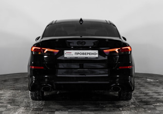 Подержанный автомобиль Kia Optima Sedan 2018 года (14 фото)
