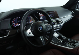 Подержанный автомобиль BMW X5 2022 года (12 фото)