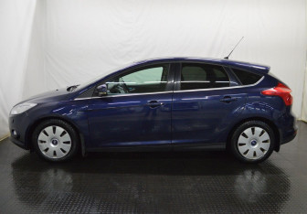 Подержанный автомобиль Ford Focus Hatchback 2013 года (8 фото)