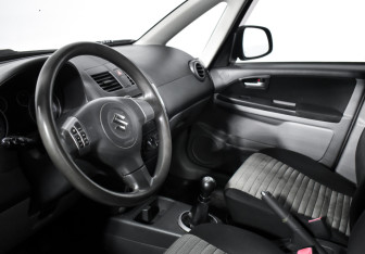 Подержанный автомобиль Suzuki SX4 Hatchback 2012 года (9 фото)