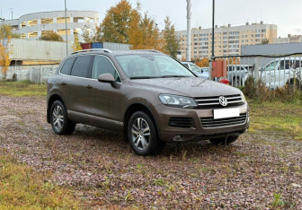 Подержанный автомобиль Volkswagen Touareg 2014 года (2 фото)