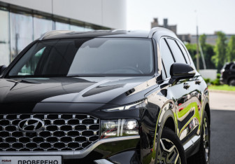Подержанный автомобиль Hyundai Santa Fe 2022 года (2 фото)