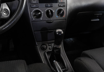 Подержанный автомобиль Toyota Corolla Sedan 2005 года (11 фото)