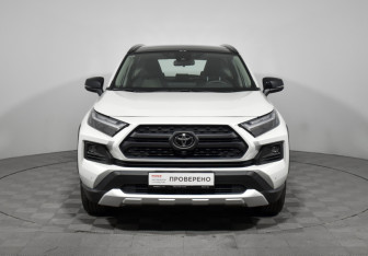 Подержанный автомобиль Toyota RAV4 2025 года (2 фото)