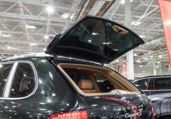Подержанный автомобиль Porsche Cayenne 2007 года (29 фото)