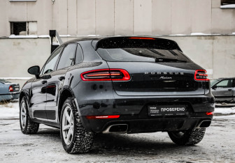 Подержанный автомобиль Porsche Macan 2016 года (9 фото)