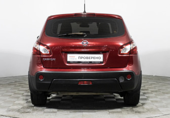 Подержанный автомобиль Nissan Qashqai 2012 года (6 фото)