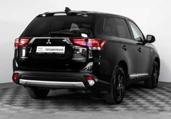 Подержанный автомобиль Mitsubishi Outlander 2017 года (5 фото)