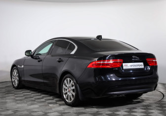 Подержанный автомобиль Jaguar XE 2016 года (7 фото)