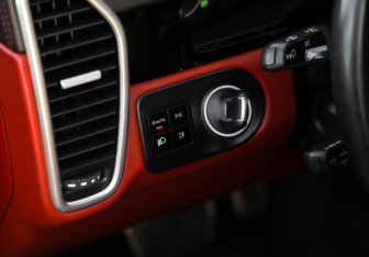 Подержанный автомобиль Porsche Cayenne 2019 года (24 фото)