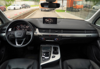 Подержанный автомобиль Audi Q7 2017 года (11 фото)