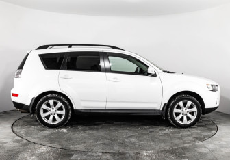 Подержанный автомобиль Mitsubishi Outlander 2010 года (4 фото)
