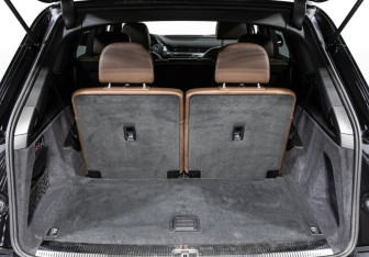 Подержанный автомобиль Audi Q7 2019 года (15 фото)