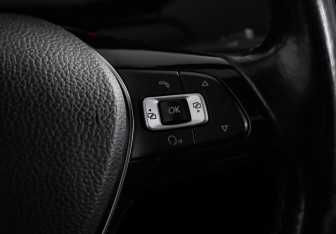 Подержанный автомобиль Volkswagen Jetta Sedan 2017 года (12 фото)