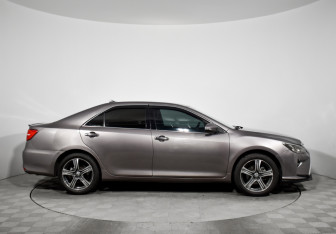 Подержанный автомобиль Toyota Camry Sedan 2016 года (4 фото)