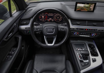 Подержанный автомобиль Audi Q7 2016 года (12 фото)