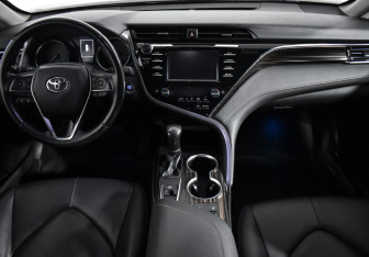 Подержанный автомобиль Toyota Camry Sedan 2021 года (15 фото)