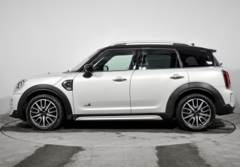 Подержанный автомобиль MINI Countryman 2020 года (8 фото)