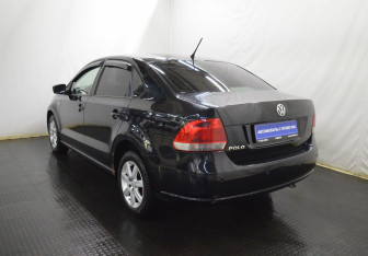 Подержанный автомобиль Volkswagen Polo Sedan 2013 года (7 фото)