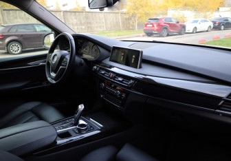 Подержанный автомобиль BMW X5 2014 года (8 фото)