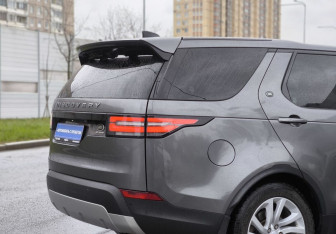 Подержанный автомобиль Land Rover Discovery 2017 года (12 фото)