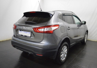 Подержанный автомобиль Nissan Qashqai 2015 года (5 фото)
