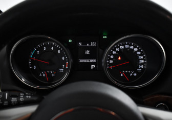 Подержанный автомобиль Jeep Grand Cherokee 2011 года (19 фото)