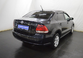 Подержанный автомобиль Volkswagen Polo Sedan 2013 года (5 фото)