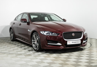Подержанный автомобиль Jaguar XE 2015 года (3 фото)
