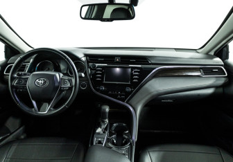 Подержанный автомобиль Toyota Camry Sedan 2019 года (13 фото)