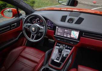 Подержанный автомобиль Porsche Cayenne 2021 года (12 фото)