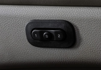 Подержанный автомобиль Jeep Grand Cherokee 2011 года (19 фото)