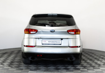 Подержанный автомобиль Subaru Tribeca 2007 года (6 фото)