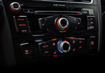 Подержанный автомобиль Audi Q5 2013 года (23 фото)