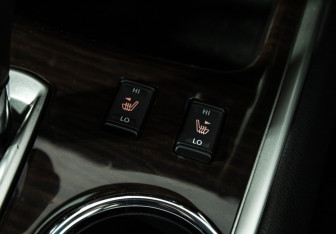 Подержанный автомобиль Nissan Pathfinder 2015 года (21 фото)