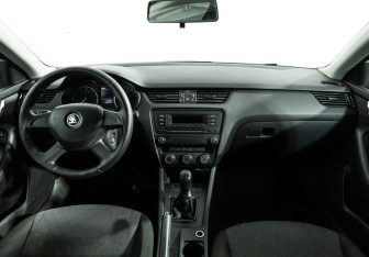Подержанный автомобиль Skoda Octavia Liftback 2014 года (13 фото)