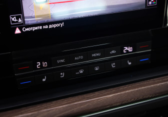 Подержанный автомобиль Volkswagen Touareg 2019 года (20 фото)