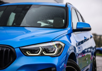 Подержанный автомобиль BMW X1 2021 года (2 фото)