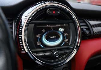 Подержанный автомобиль MINI Hatch 2016 года (16 фото)
