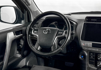 Подержанный автомобиль Toyota Land Cruiser Prado 2018 года (16 фото)