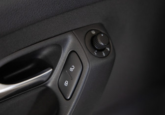 Подержанный автомобиль Volkswagen Polo Hatchback 2012 года (18 фото)