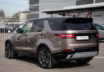 Подержанный автомобиль Land Rover Discovery 2017 года (9 фото)