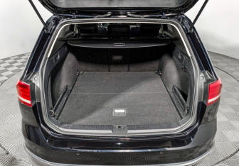 Подержанный автомобиль Volkswagen Passat Wagon 2017 года (21 фото)